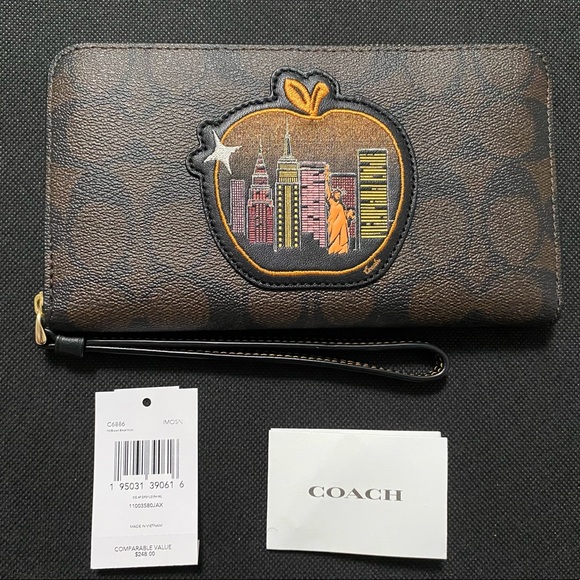 Coach signature canvas apple skyline wallet. - Picture 14 of 14